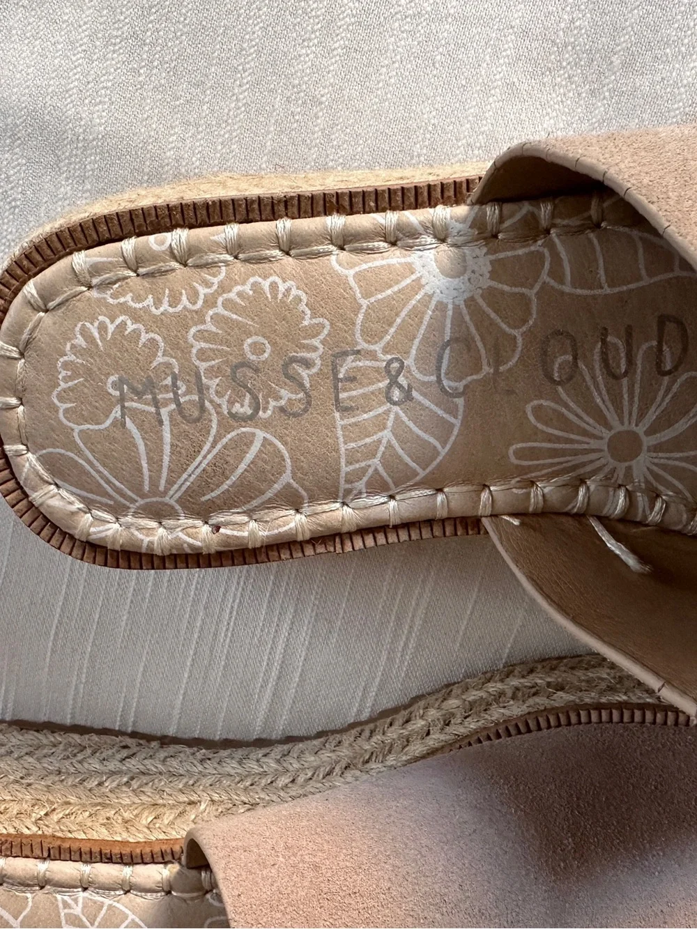 MUSSE & CLOUD Beige Suede Espadrille Platform Slides | 8